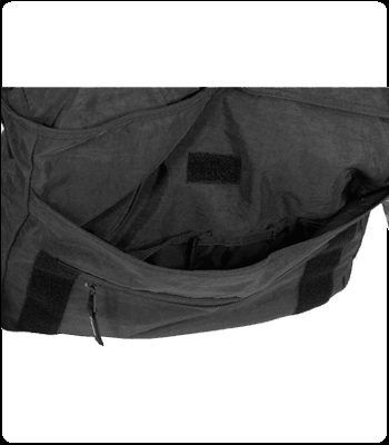 Skuldertaske med mange detaljer. - Billede 2